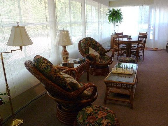 5th image of 51 Boxwood Ln