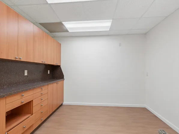 340 East 72nd Street image 7 of 10