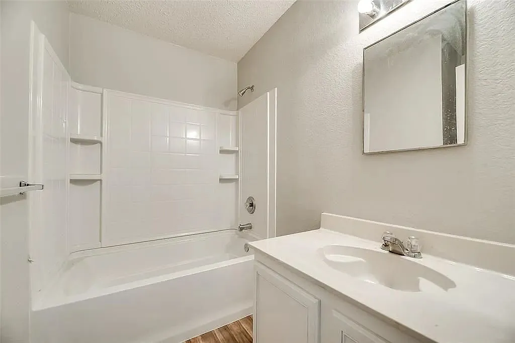 3 bed, 1609 sqft, $2,400 — Photo 1