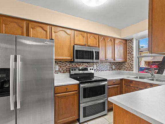 2nd image of 7509 Fragancia Ct