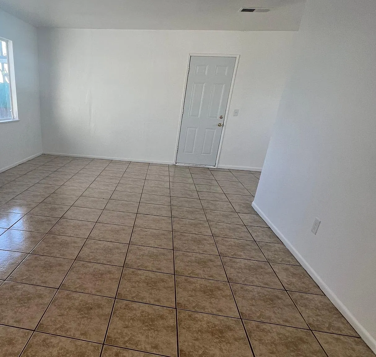 3 bed, 1023 sqft, $1,395 — Photo 3