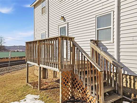 5th image of 365 Light St