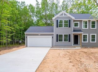 73 Royal Oak Dr, Gladstone, MI 49837