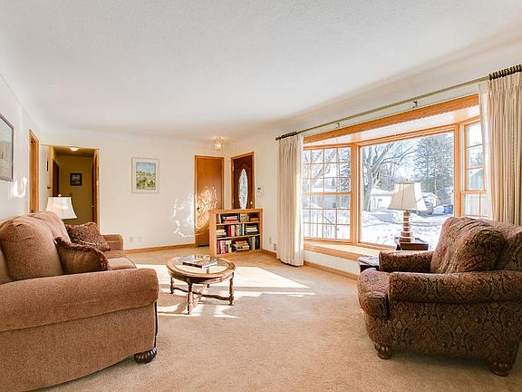 3rd image of 2681 Henry St N