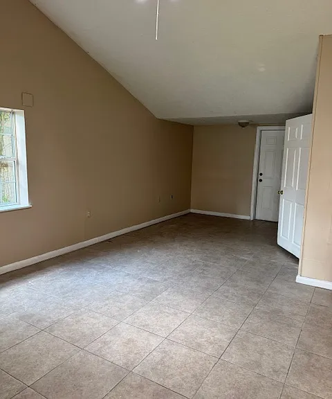 700 Williams Ave — Photo 2