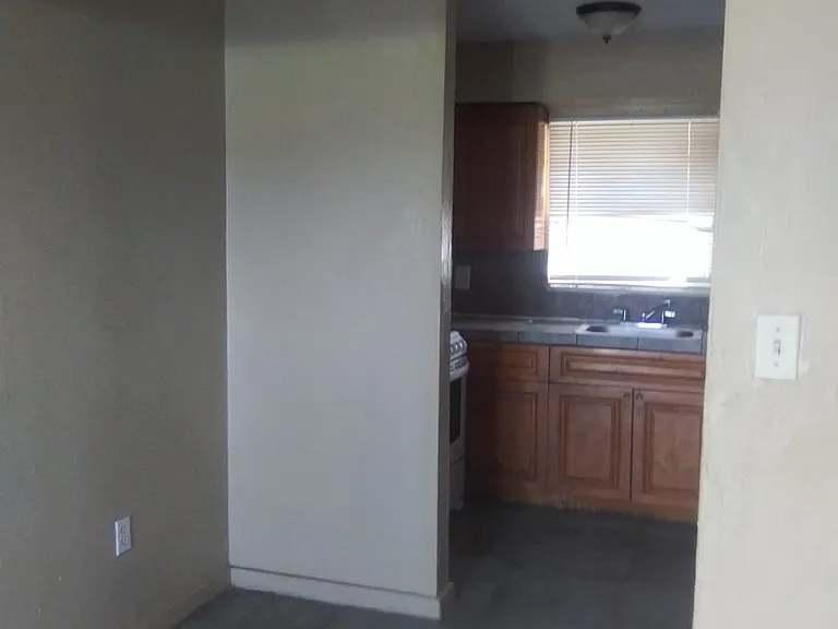 501 SW 10th St #3 — Photo 5