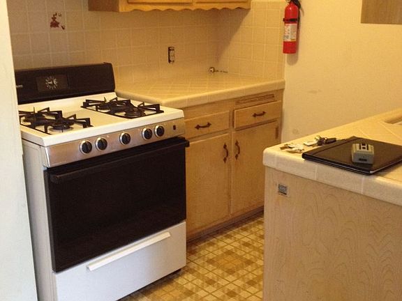 3rd image of 616 1/2 N Oakley Ave