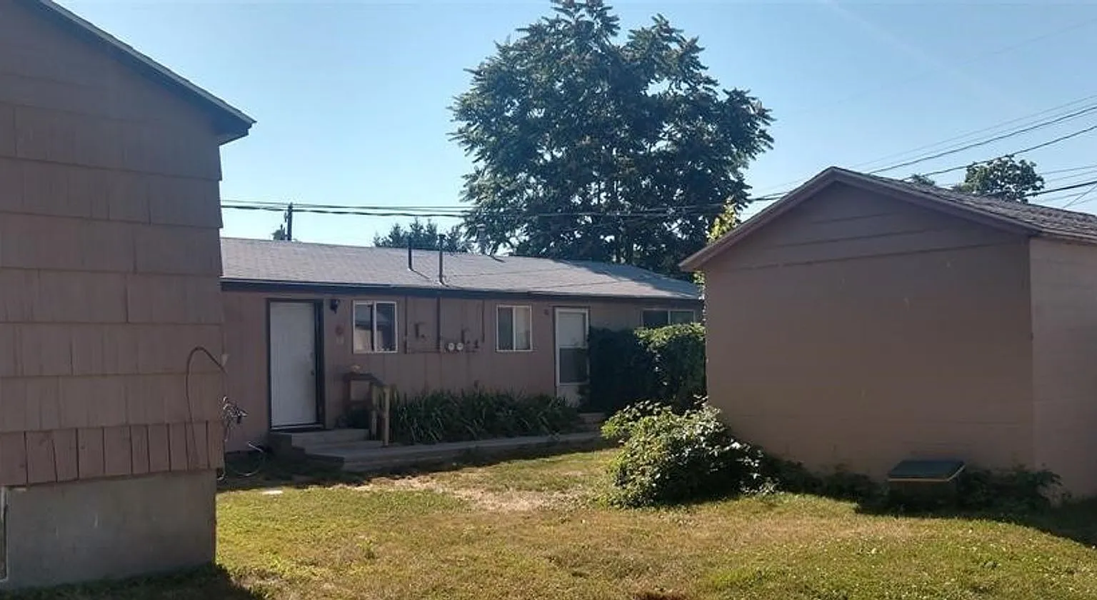 Hazel St Triplex — Photo 1