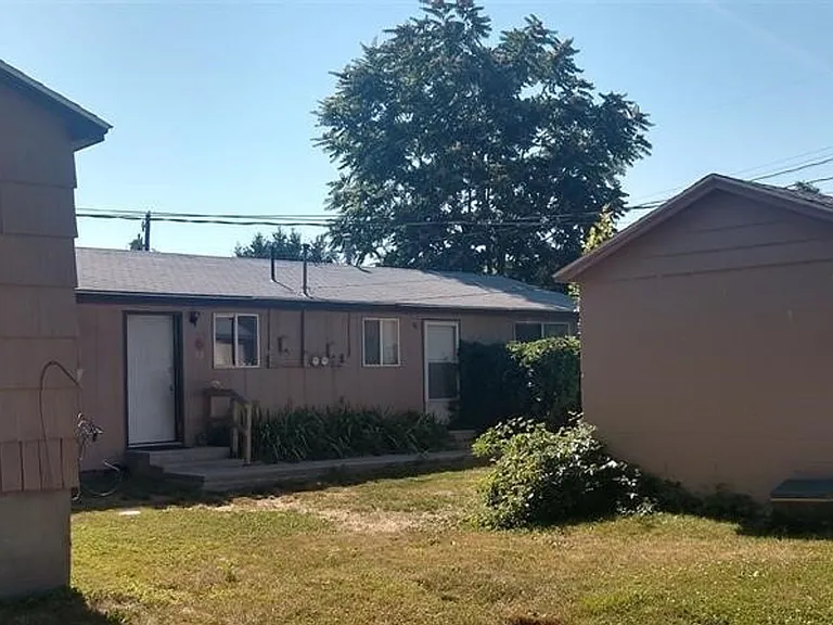 Hazel St Triplex — Photo 1