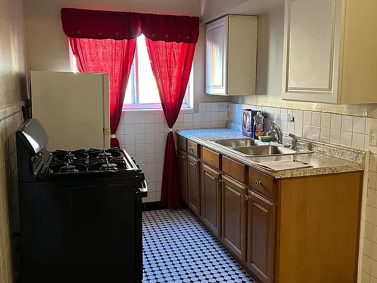 1869 Losantiville Ave #6 — Photo 7