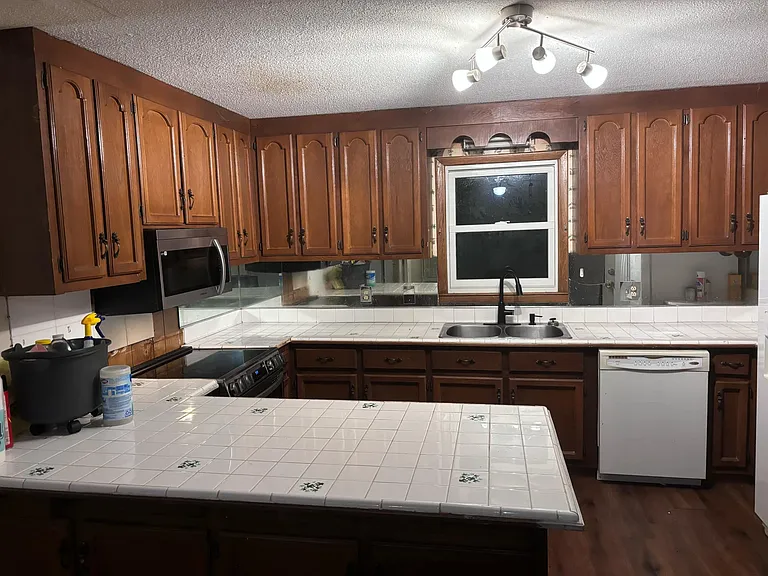 17935 Parker Rd — Photo 2