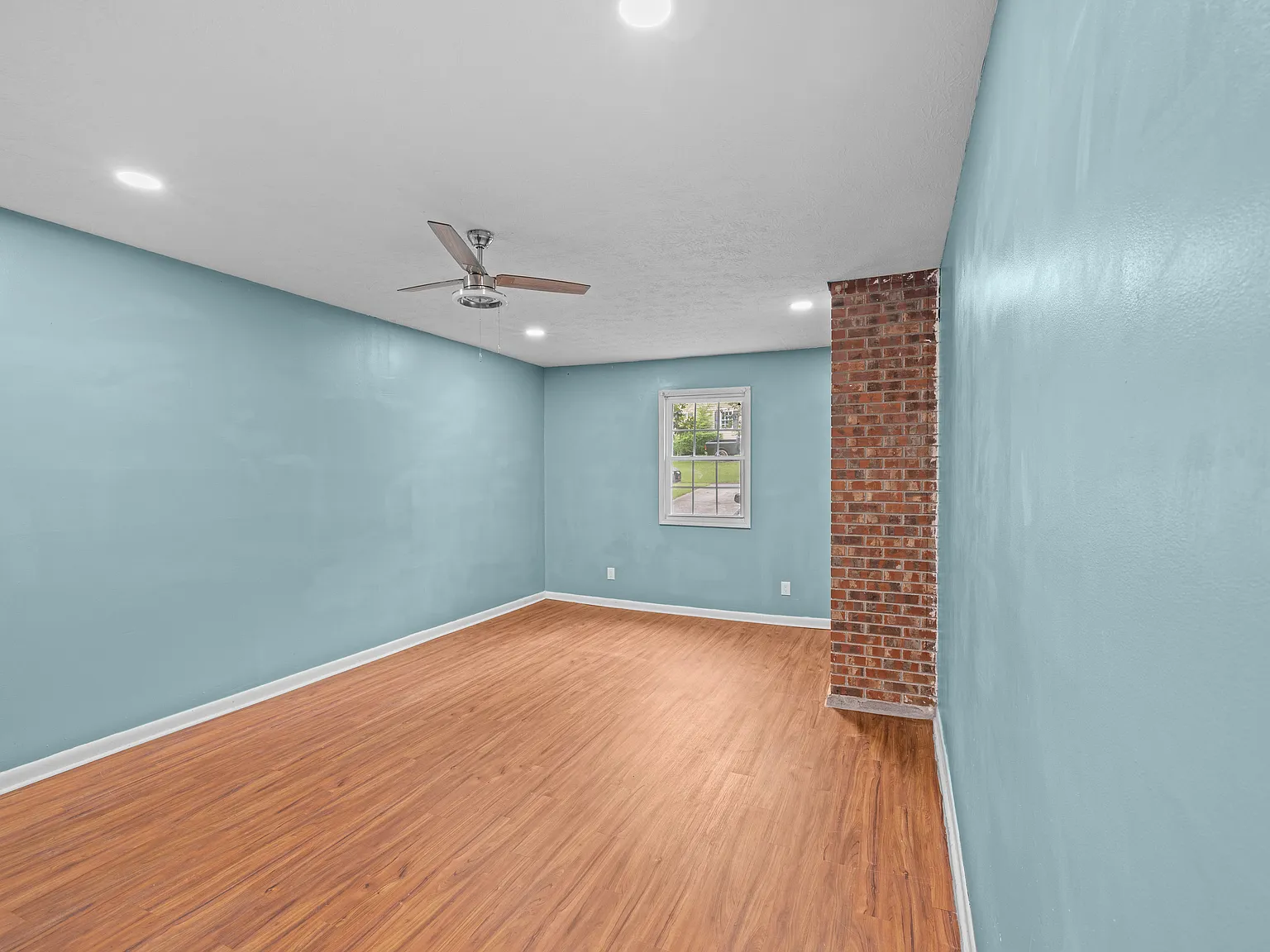 412 Willow Ct SE — Photo 3