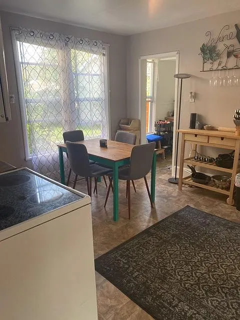 2 bed, 1044 sqft, $1,580 — Photo 2