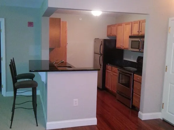 265 Edward J Roy Dr Unit 317, Manchester, NH 03104