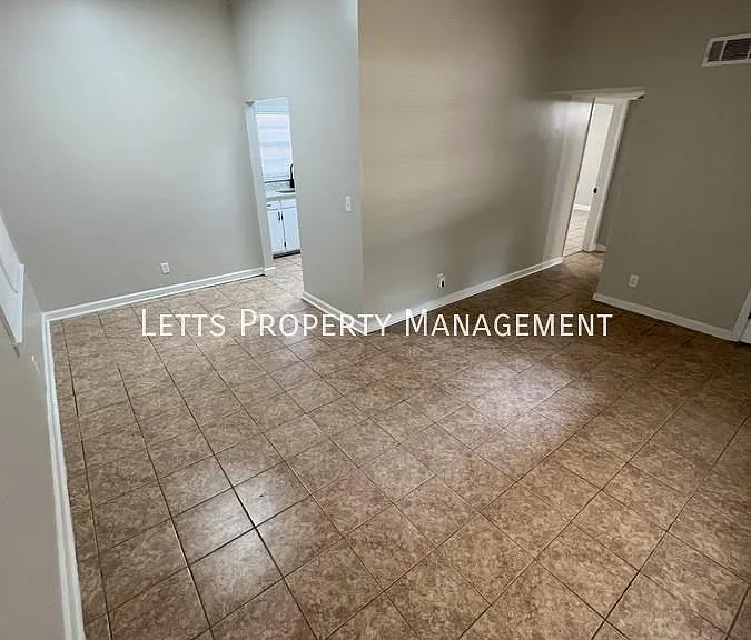 905 Wright Dr — Photo 5