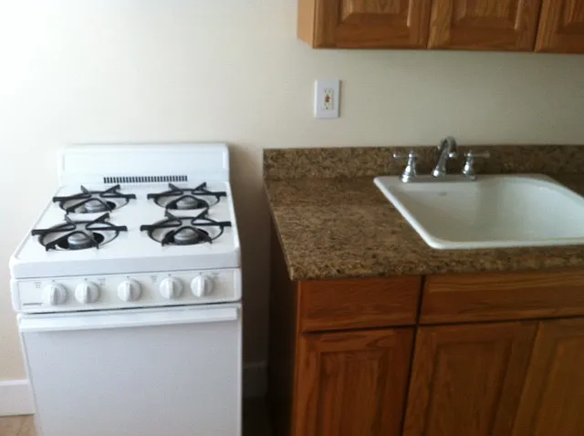 938 E Appleton St — Photo 6