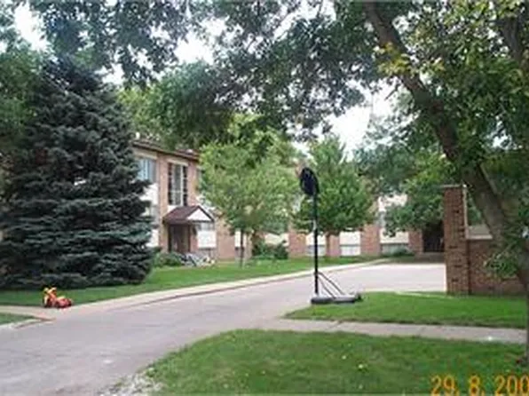 110 Forest Ave #202, Vermillion, SD 57069