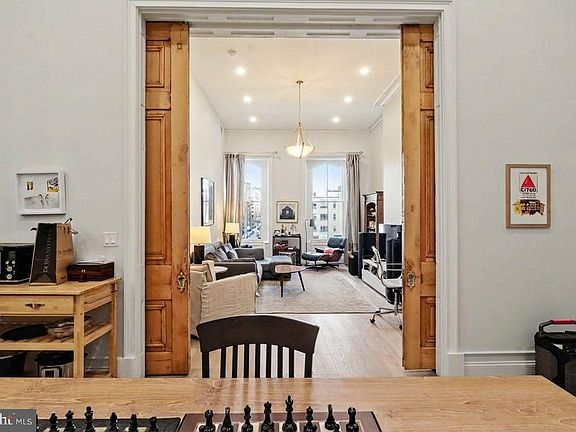3rd image of 1824 Chestnut St APT 2F