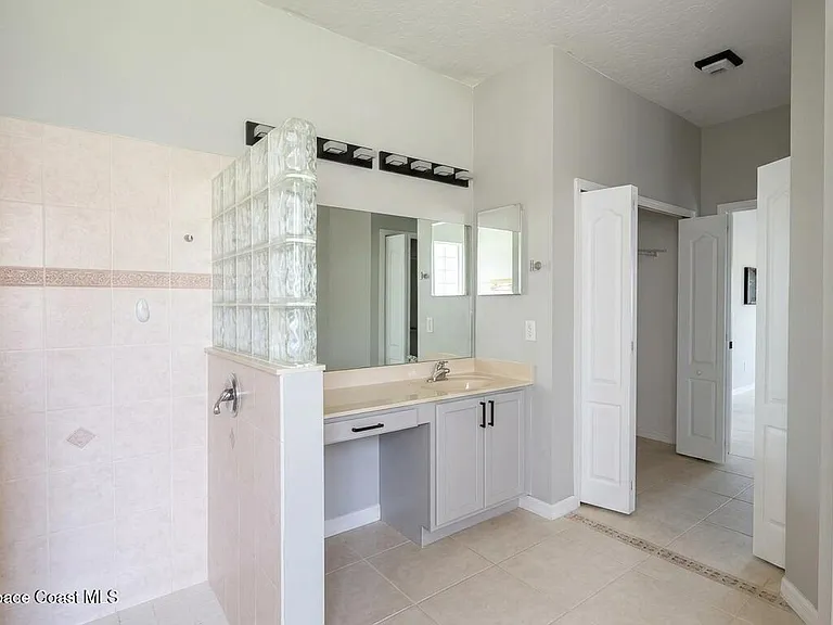 781 Glen Abbey Way — Photo 18