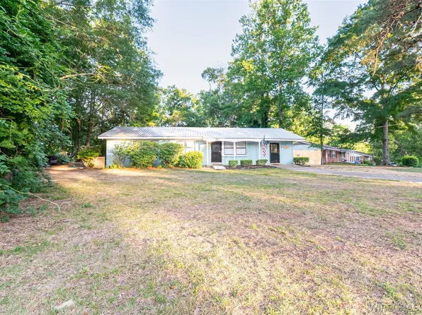 407 Meadowlake Dr, Ozark, AL 36360