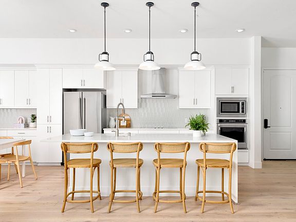 Impressive kitchen with decorative lighting