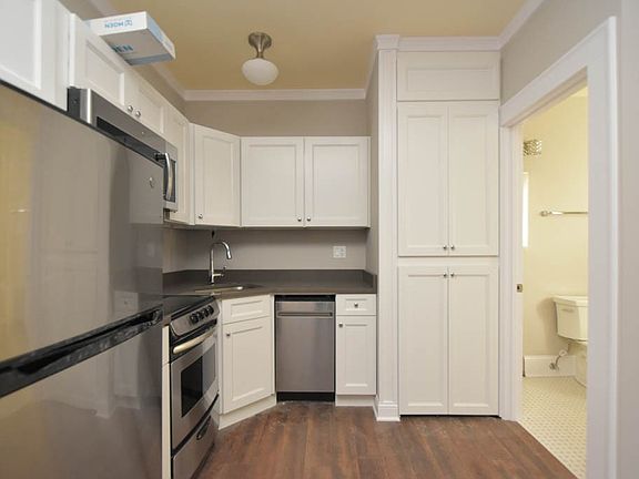 3rd image of 817 W Lakeside Pl #D601