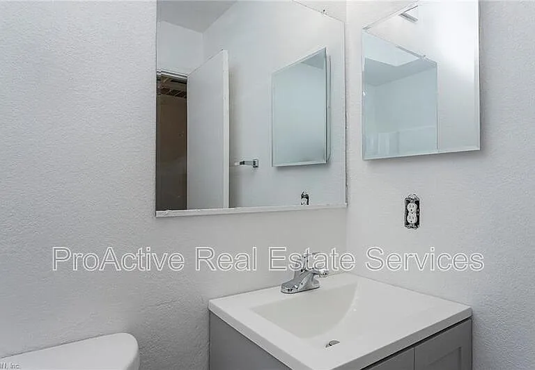 5684 Campus Dr — Photo 12
