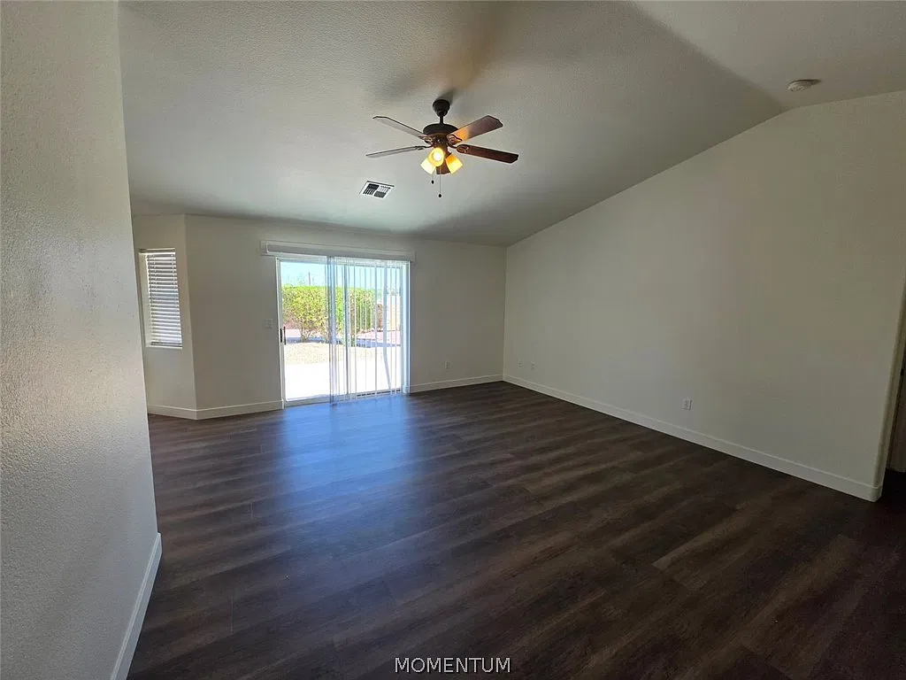 3 bed, 2.0 bath, 1283 sqft, $1,595 — Photo 3