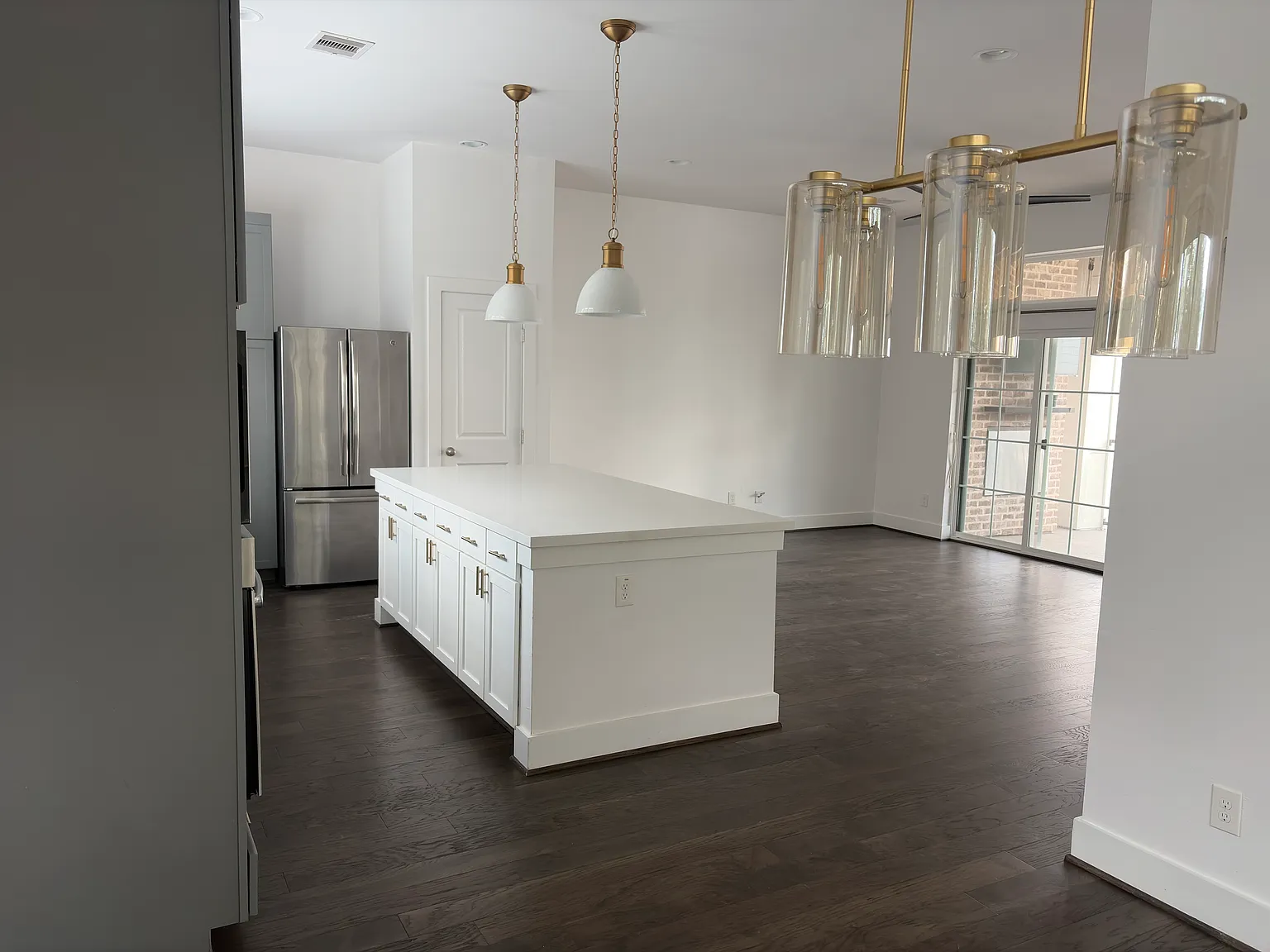3 bed, 3.5 bath, 2163 sqft, $3,200 — Photo 3