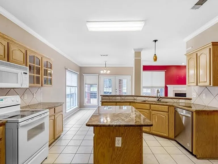 2416 Catawba Loop — Photo 3