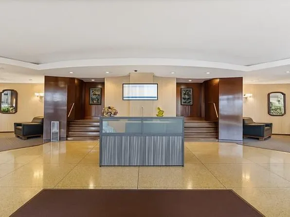 61-20 Grand Central Pkw image 3 of 15