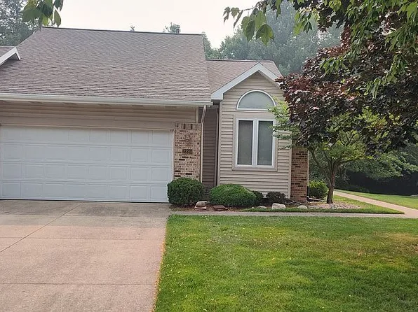 2220 Meadowglen Dr NE, Grand Rapids, MI 49505