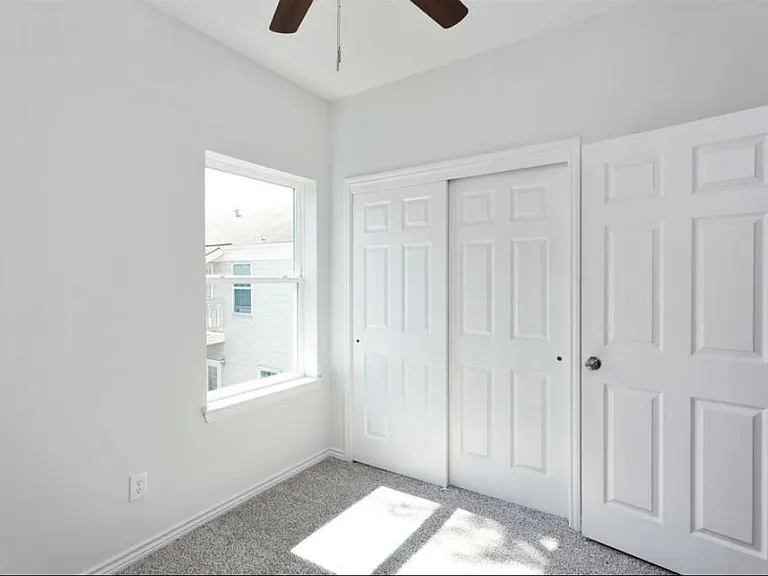 11623 Waldemar Dr — Photo 9