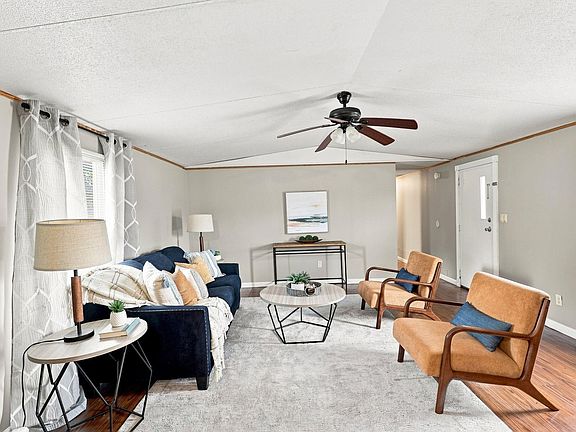 4th image of 9443 Nash Ln