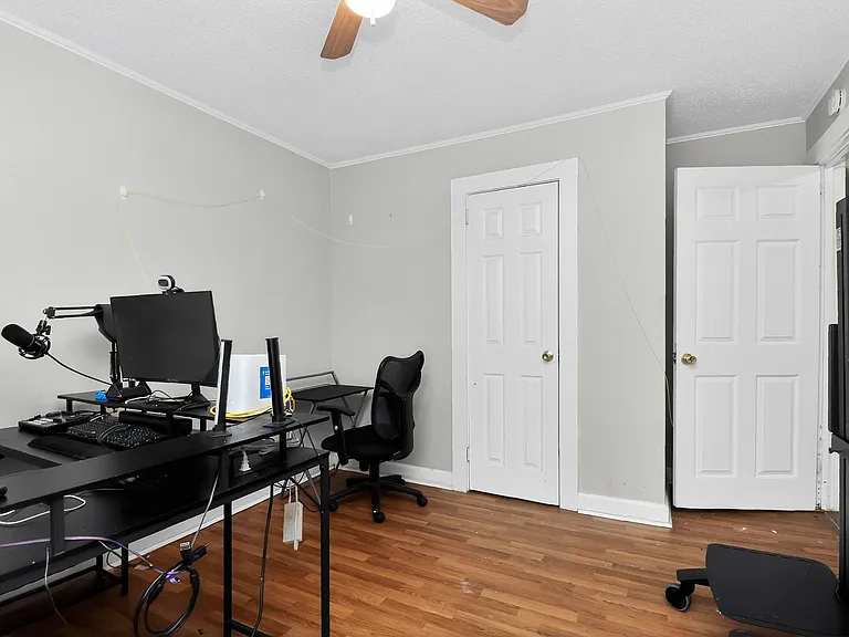 340 Clay St — Photo 17