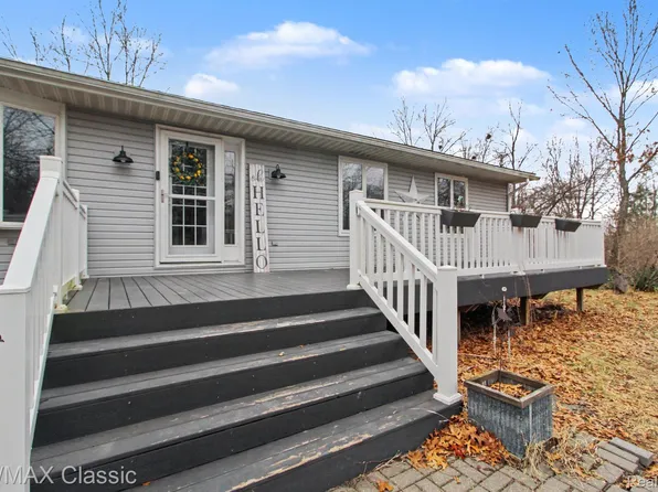 9800 Moon Rd, Saline, MI 48176