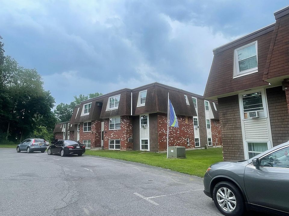 1st image of 221 Stowe Ave APT 1