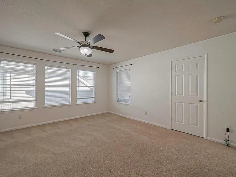 10819 Waterfern Ct — Photo 11