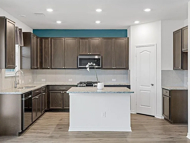 2632 Wesley Ave — Photo 6