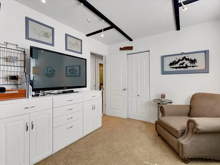 37052A Poplar St — Photo 5