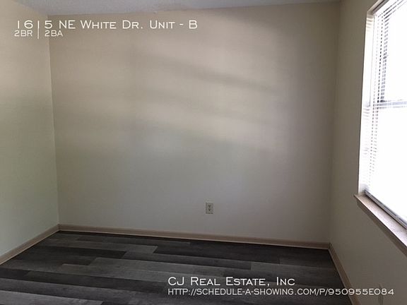 5th image of 1615 NE White Dr APT B