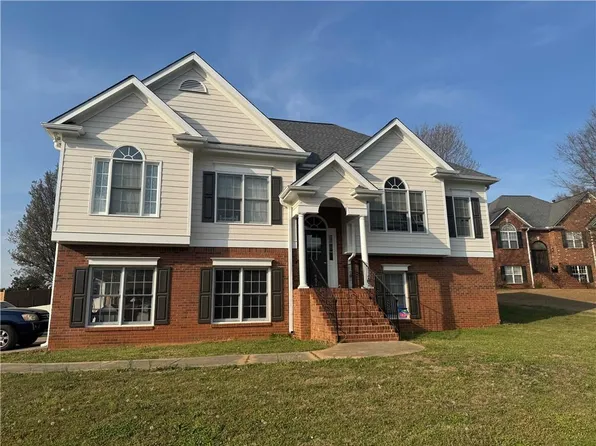 16 Berkshire Dr NW, Cartersville, GA 30120