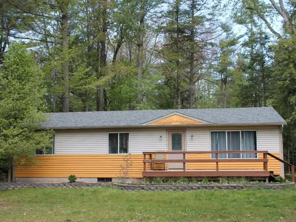 898 6th St, Pentwater, MI 49449