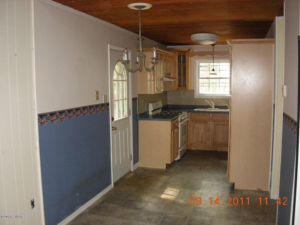 2nd image of 26 Davis Cir
