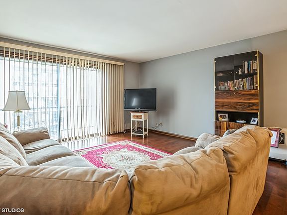 3rd image of 1623 Ashland Ave APT 5B