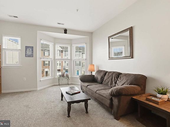 5th image of 1318 Hampshire Dr #D