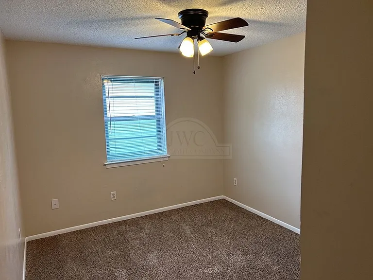 1013 Kathey Dr — Photo 14