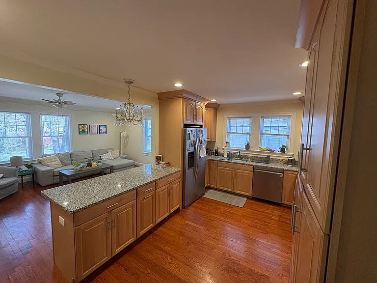 16A Eliot Crescent Brookline Ml #1 — Photo 11