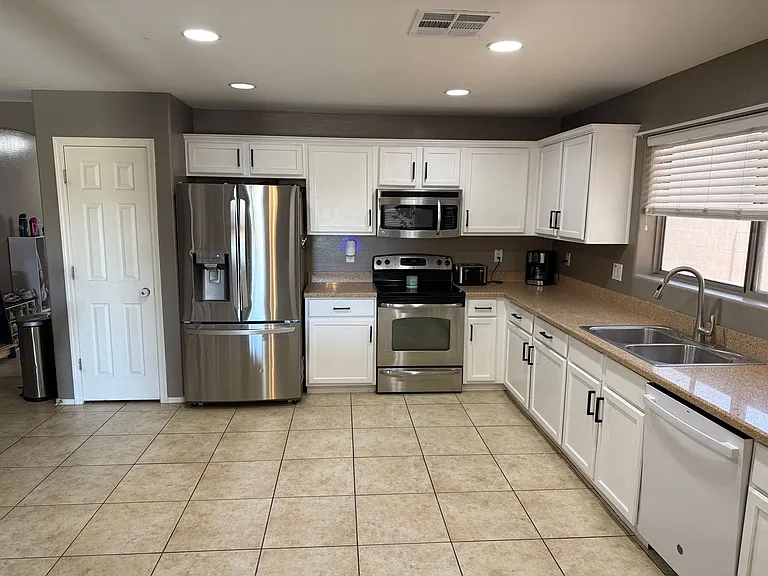 5943 S 248th Dr — Photo 8