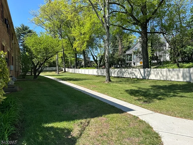 57B Sandra Cir #4 — Photo 18